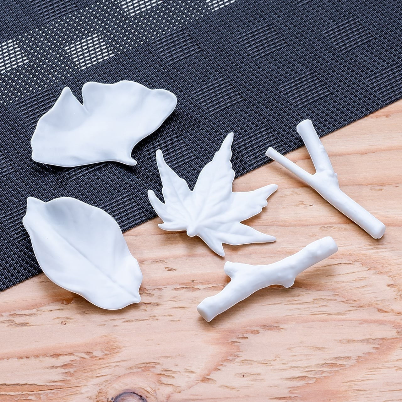 Leaf and branch holder set