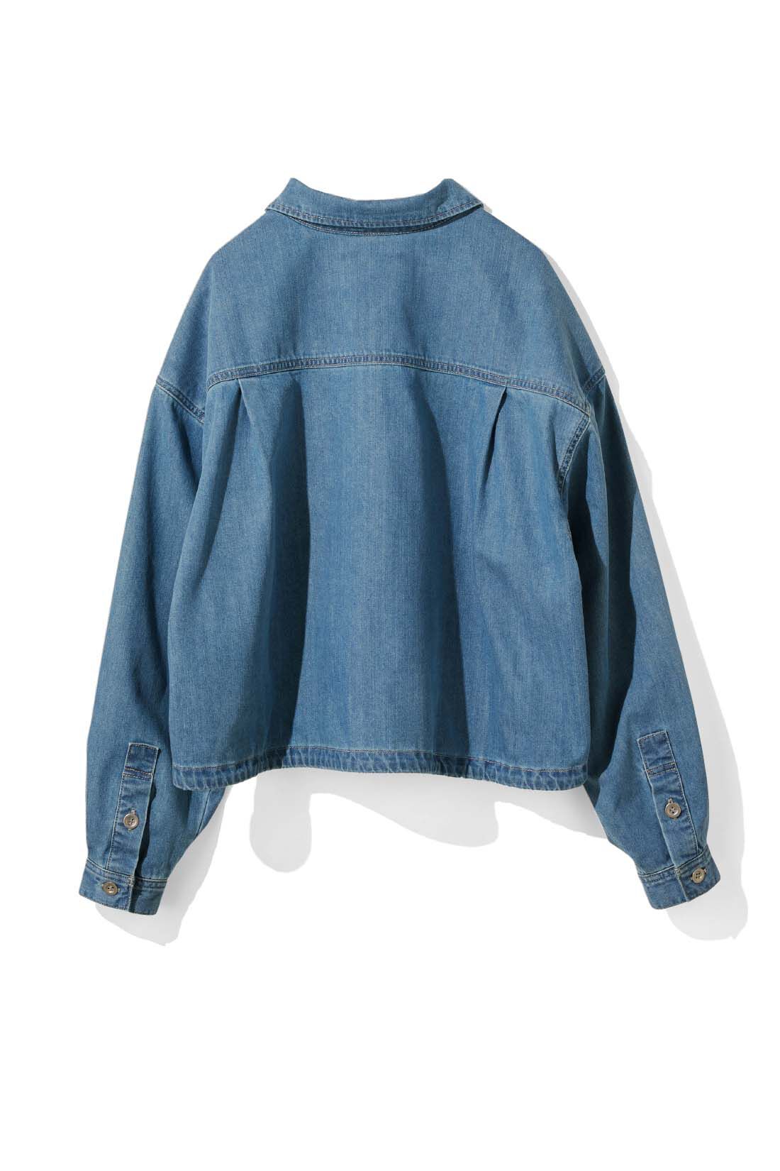 ג’קט‑חולצת ג’ינס