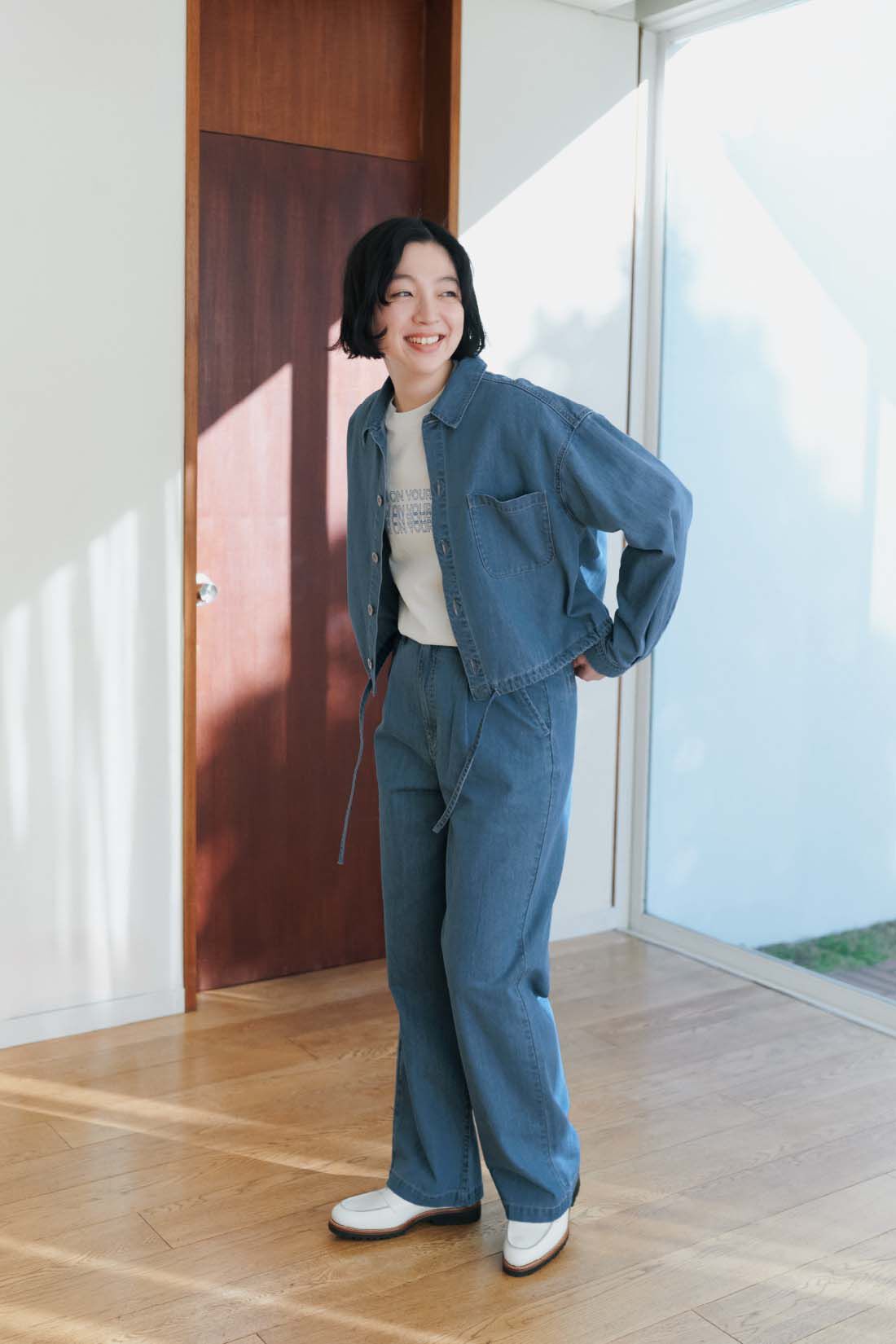 ג’קט‑חולצת ג’ינס