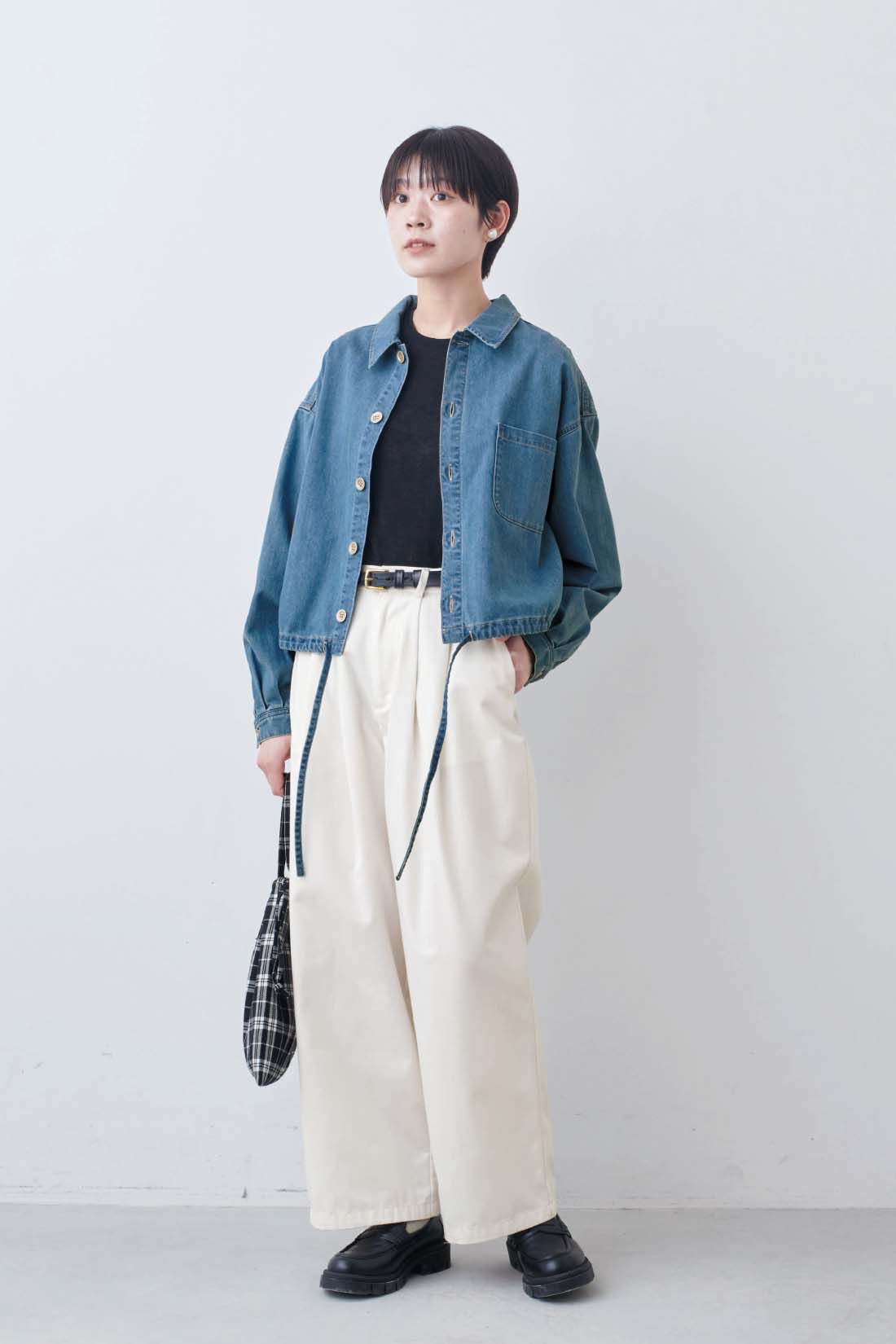 ג’קט‑חולצת ג’ינס