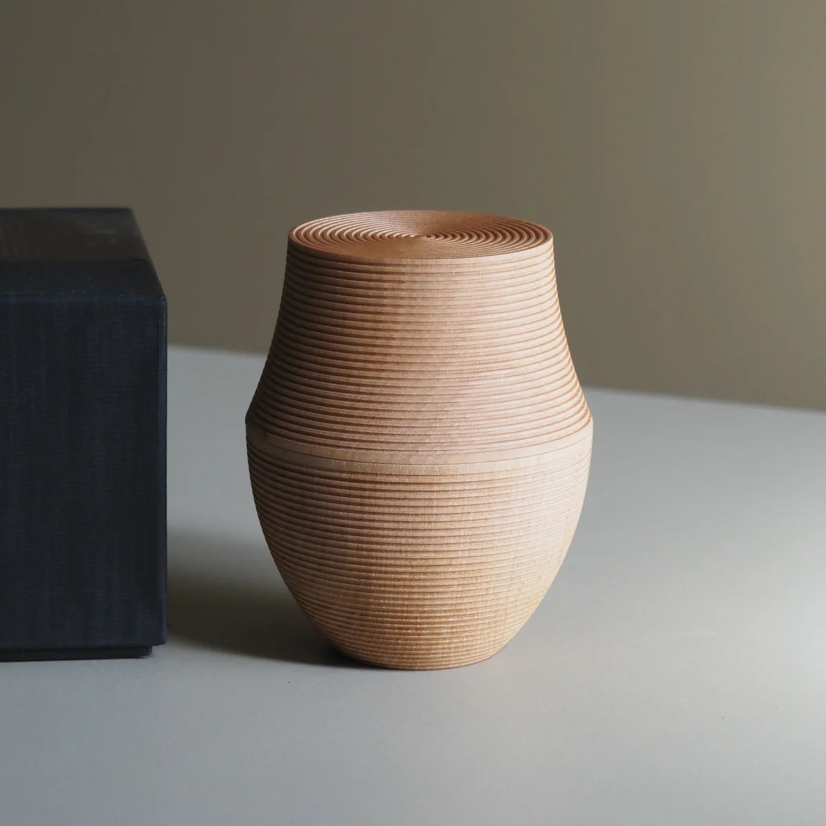 ''Kama'' tea/coffee container