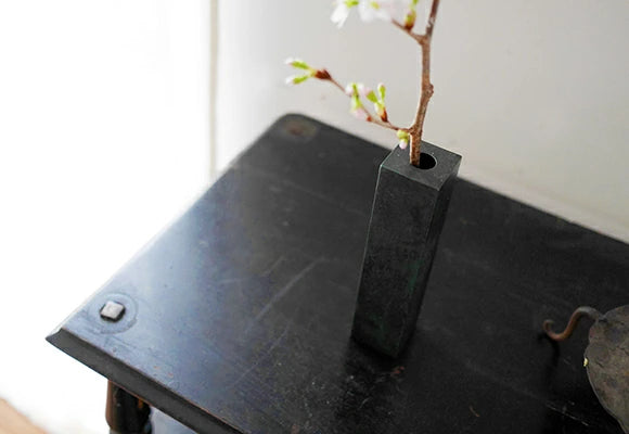 Ichi Flower Vase | bronze